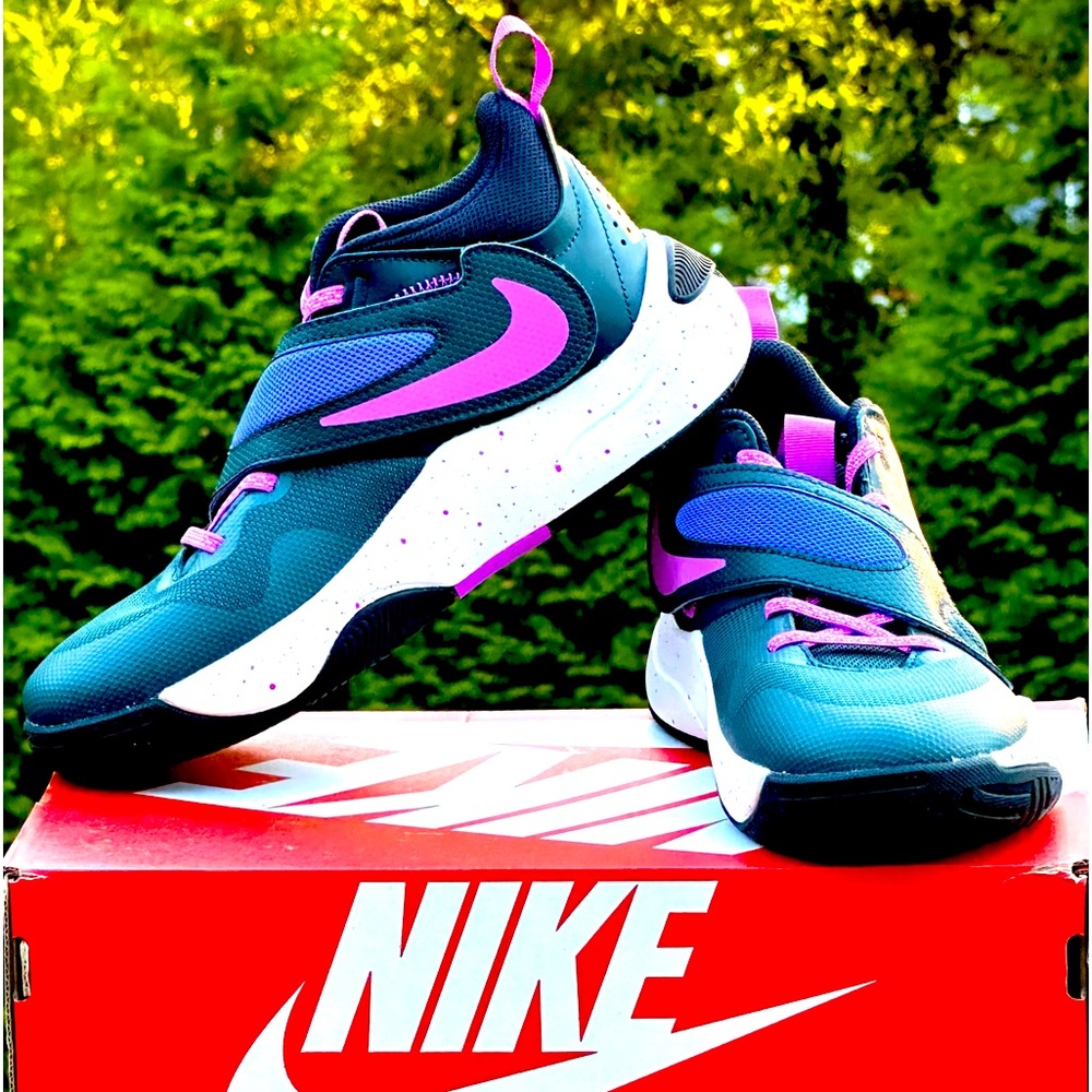 NEW Nike Team Hustle Mid Top Casual Sneaker - Big Kid 7Y (Womens 8.5)